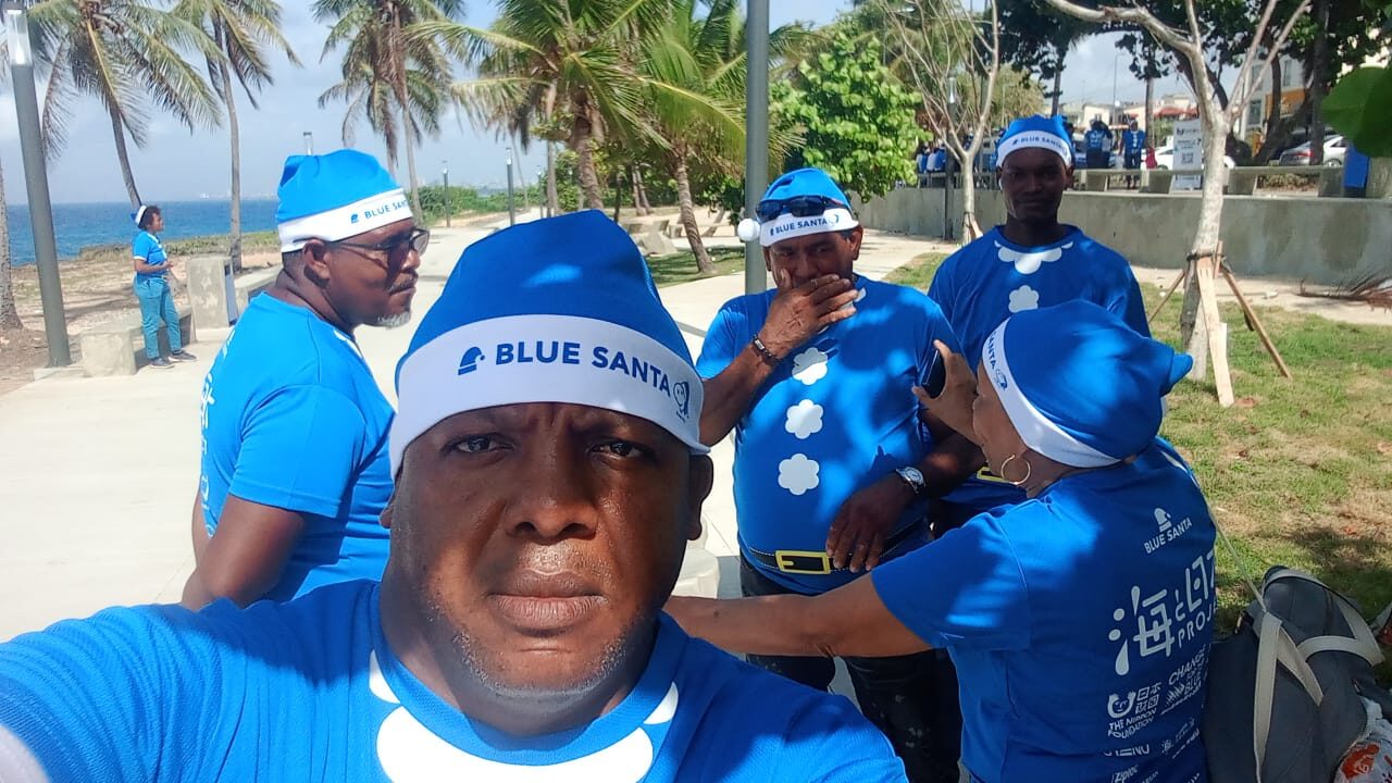 la comisión ambiental por el ozama cambieso asiste a blue santa organizado por aresde (2)