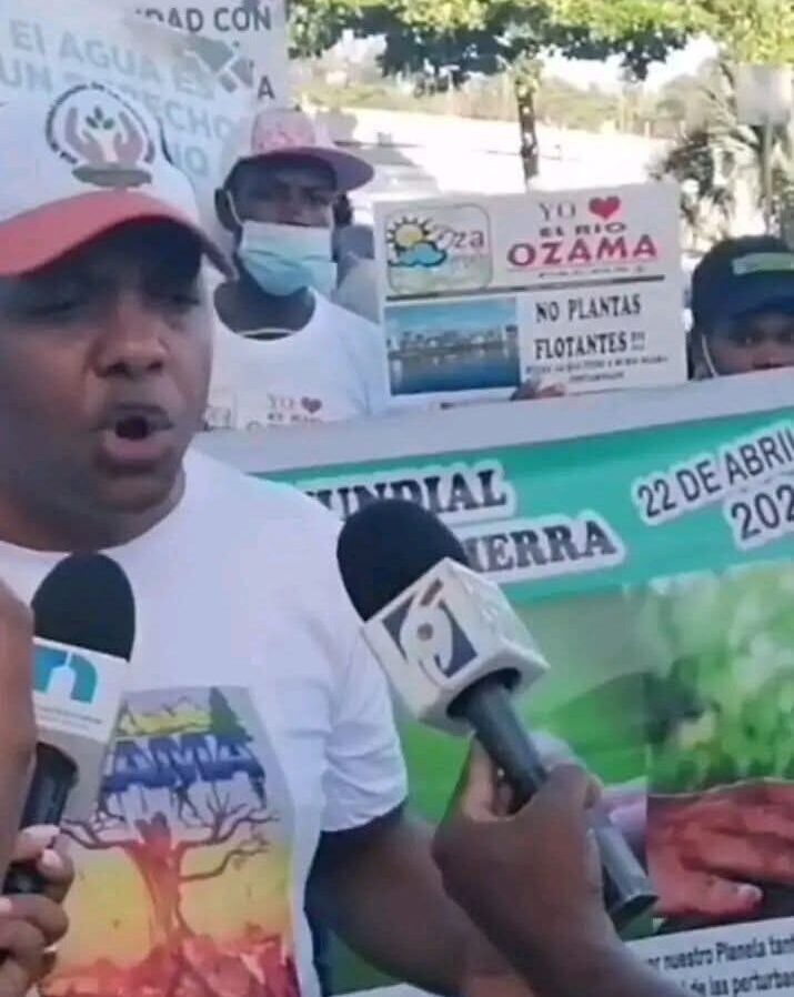 celebración del día de la tierra en la plaza de montesinos en el malecón de santo domingo, distrito nacional año 2023.