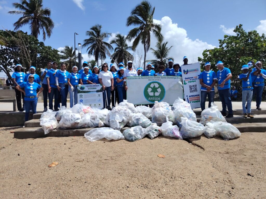 CAMBIESO asiste a un evento organizado por ARESDE en pro del medio ambiente. este evento se llama blue santa.